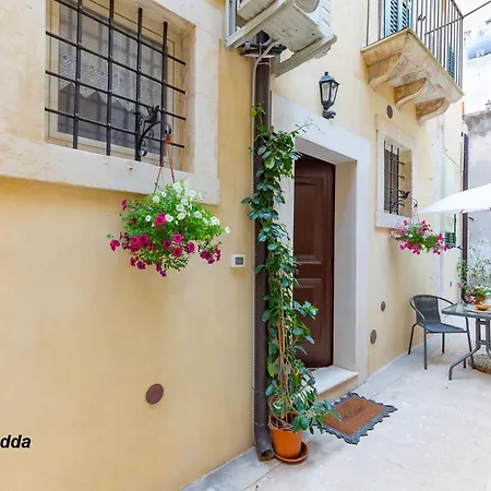 A Vanedda Holiday home *